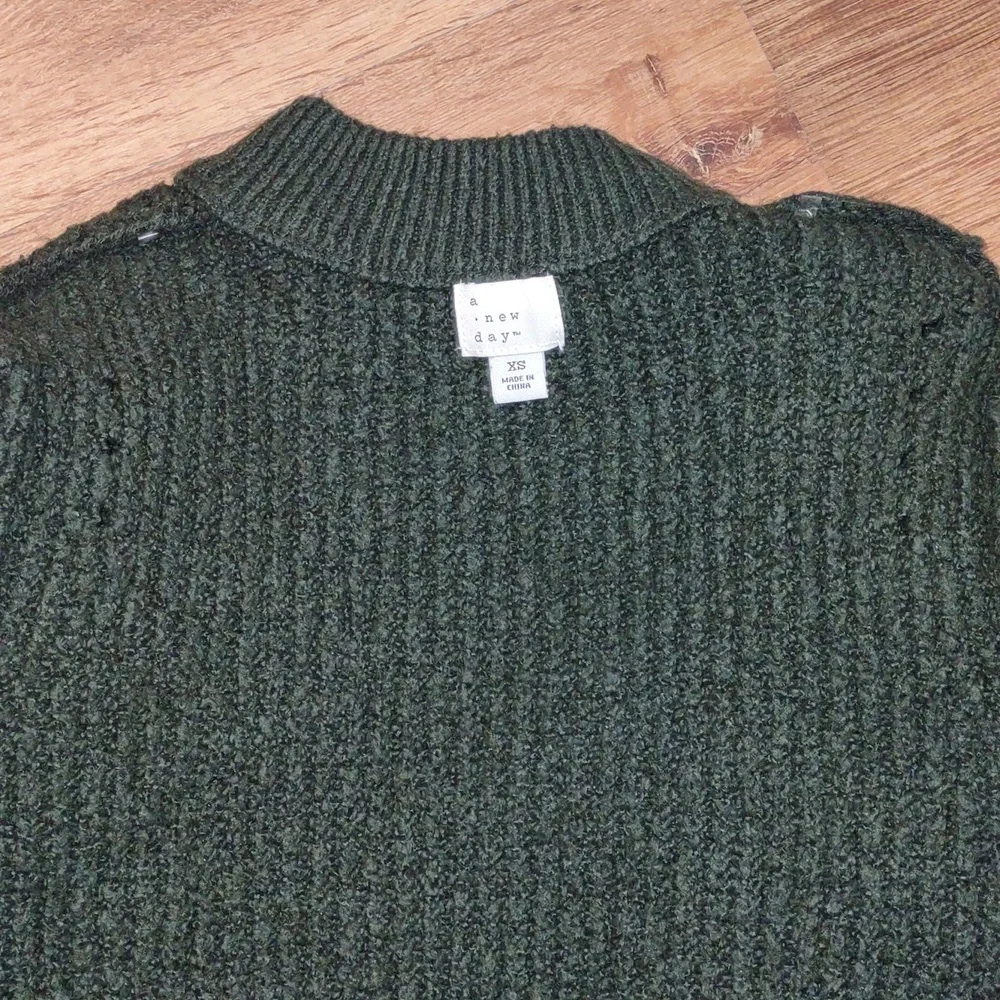 Misses XS hunter green cable knit sweater with Crew neck - Picture 5 of 6